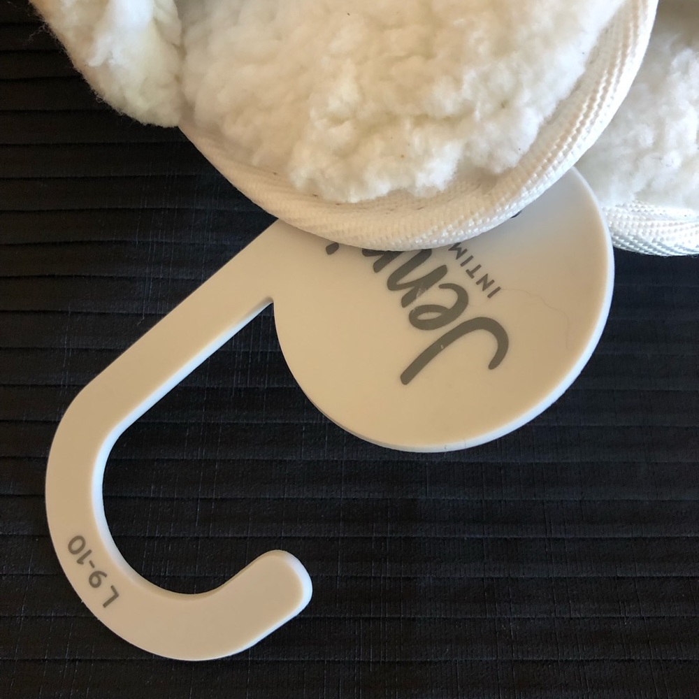 NWT-SNOW WHAT-Embroidered Sherpa Slippers by JENNI-Sz L 9/10 - Picture 5 of 6